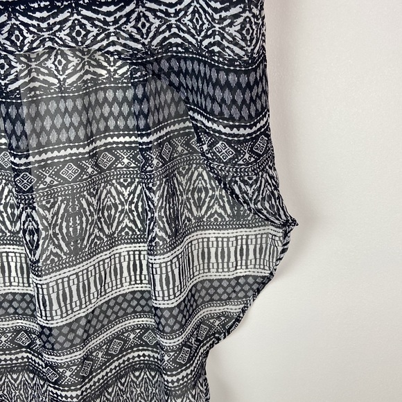 ✨3/$25✨ Maurices High Low Aztec Printed Skirt - XS - Picture 4 of 7